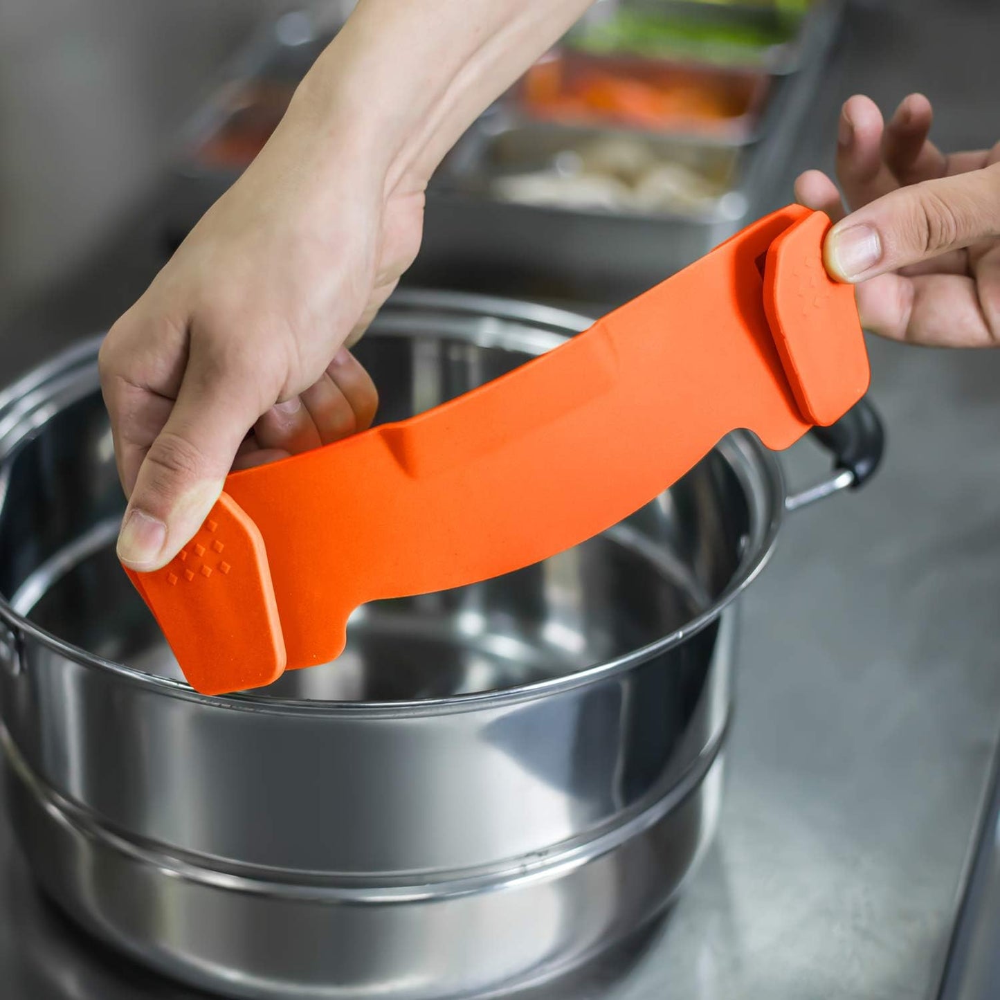 Clip On Strainer Silicone for all Pots and Pans, AUOON Pasta Strainer Clip on Food Strainer for Meat Vegetables Fruit Silicone Kitchen Colander
