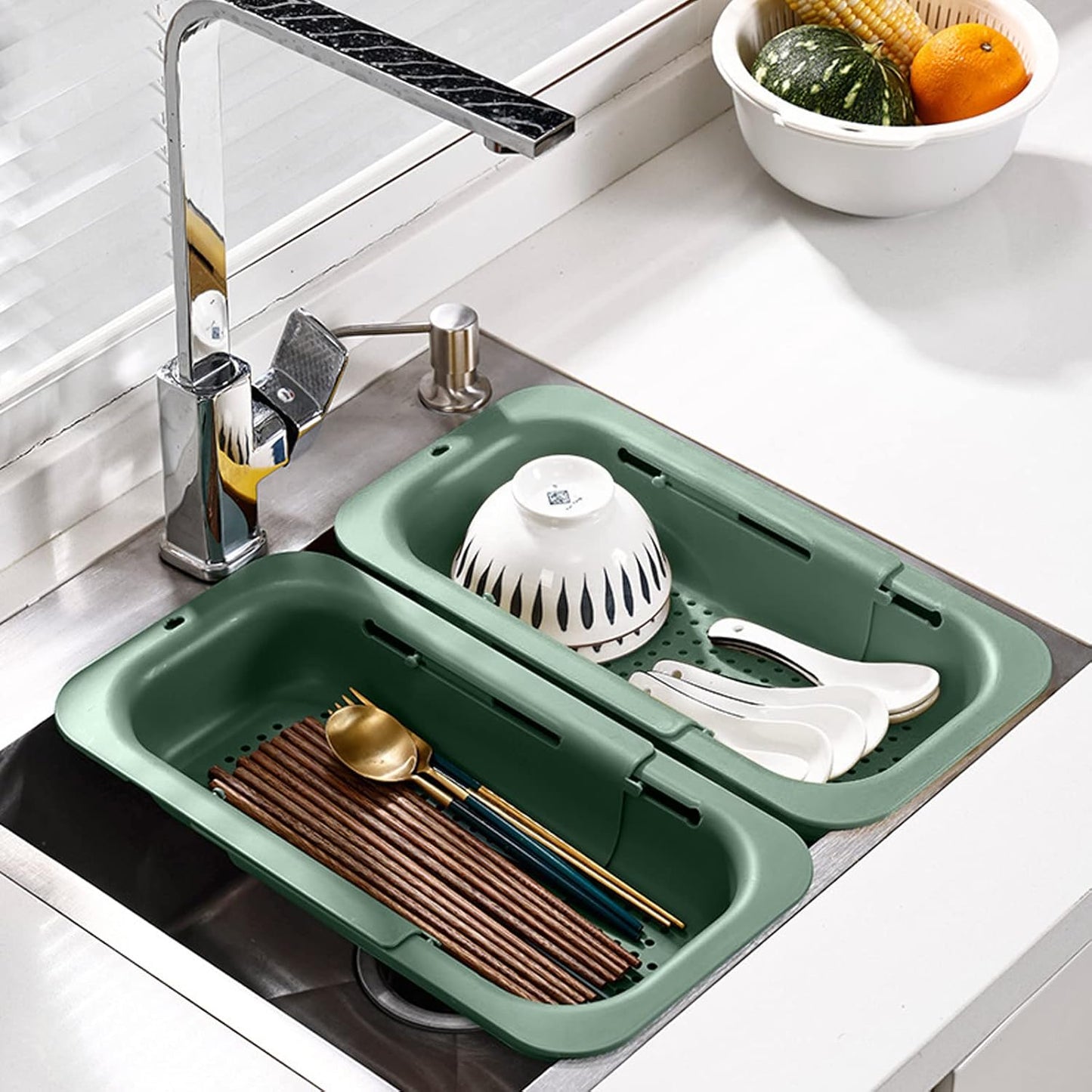 Collapsible Sink Colanders and Strainers Basket Extendable Plastic Fruit Vegetable Strainer Drainer Basket for Kitchen (Length 13.6 inch-18.7 inch) (Apple Green)