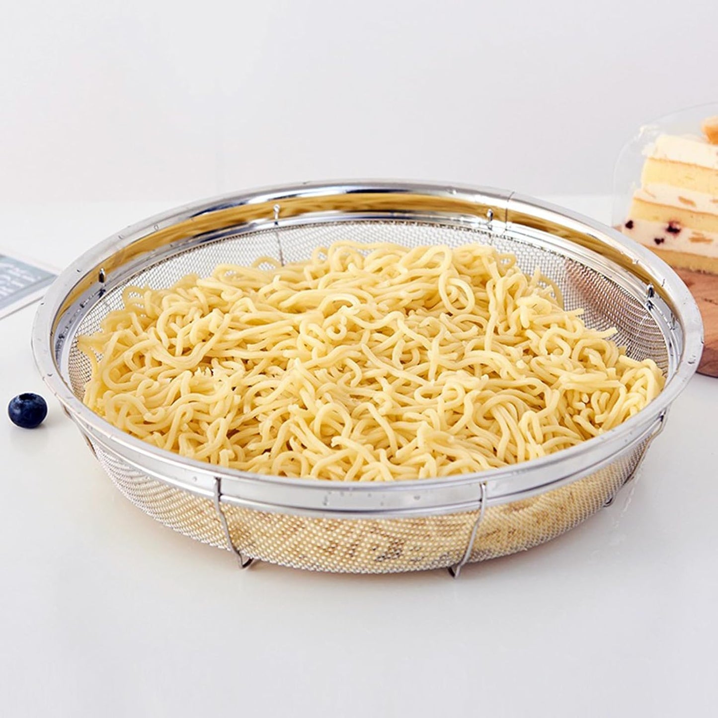 Fine Mesh Strainer for Kitchen, Stainless Steel Colander Bowl for Pasta, Rice, Fruit, Metal Net Baskets with Resting Base - Strain, Drain, Rinse （Diameter 7.48 inch）