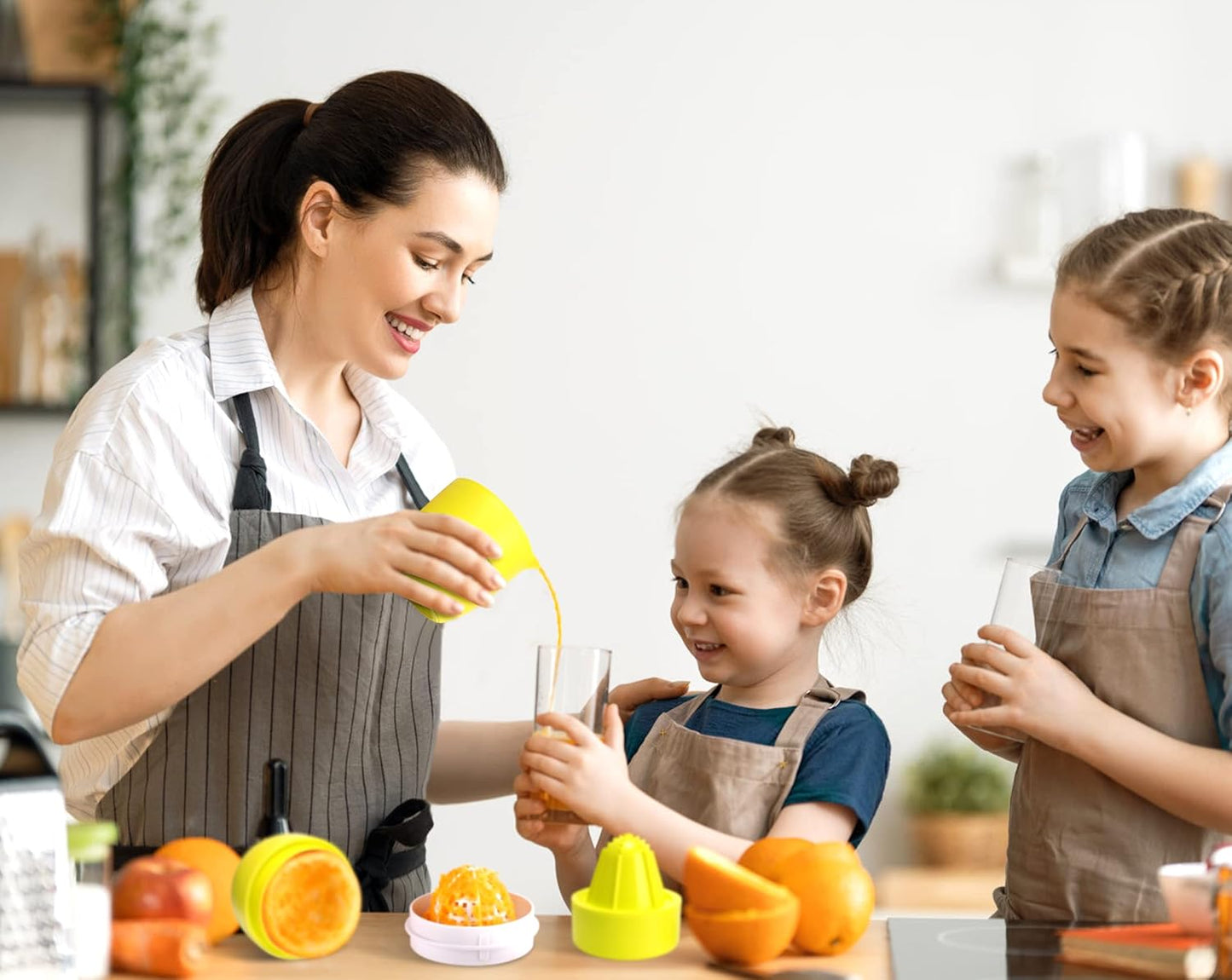 Hand Juicer - Citrus Juicer with Lemon Shape - Hand Lemon Juicer with Two Press Options for Different Fruits (Yellow)